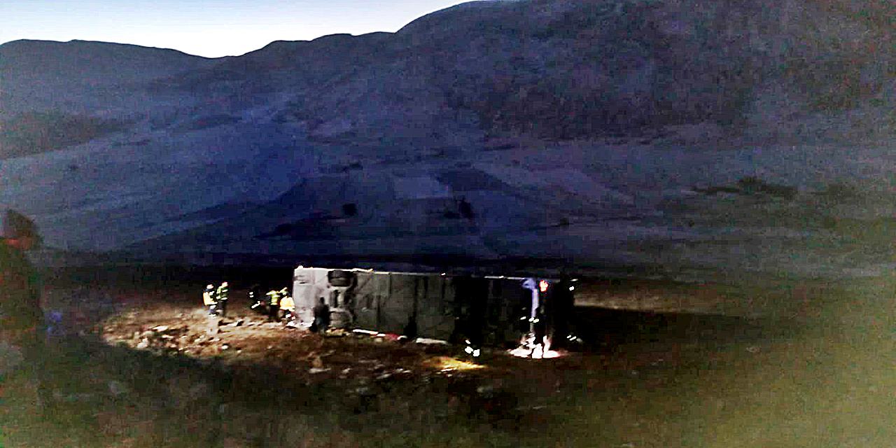 Afyonkarahisar'da otobüs devrildi: 8 kişi hayatını kaybetti
