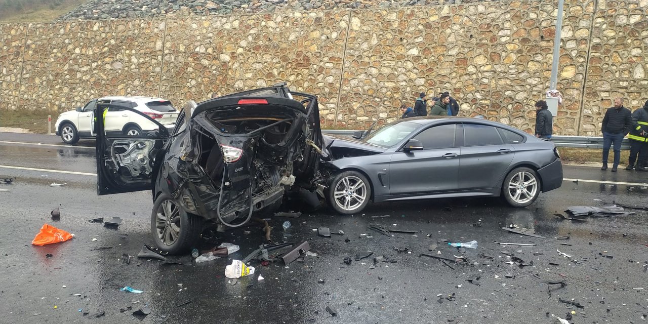 Bursa’da zincirleme kaza: Dört kişi hayatını kaybetti, yedi yaralı var