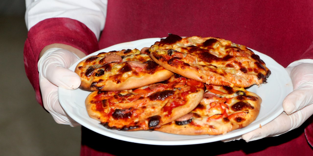 Okullarda ücretsiz yemek yarın başlıyor: Adana'da ilk gün menüsü, pizza...