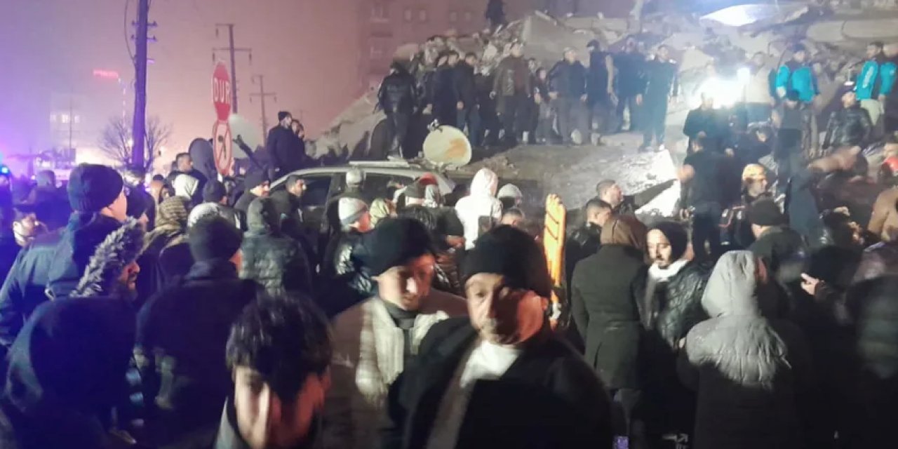 Kahramanmaraş'ta 7.7 büyüklüğünde deprem... Hatay'da son durumu Hatay Valiliği açıkladı: 2 hastane ve polis evi yıkıldı