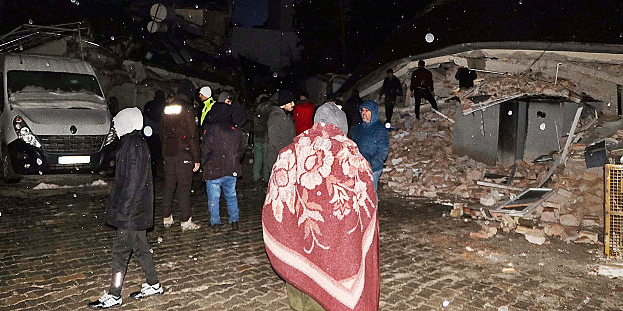 İstanbul'da hastaneler depremde yaralananlara hazır