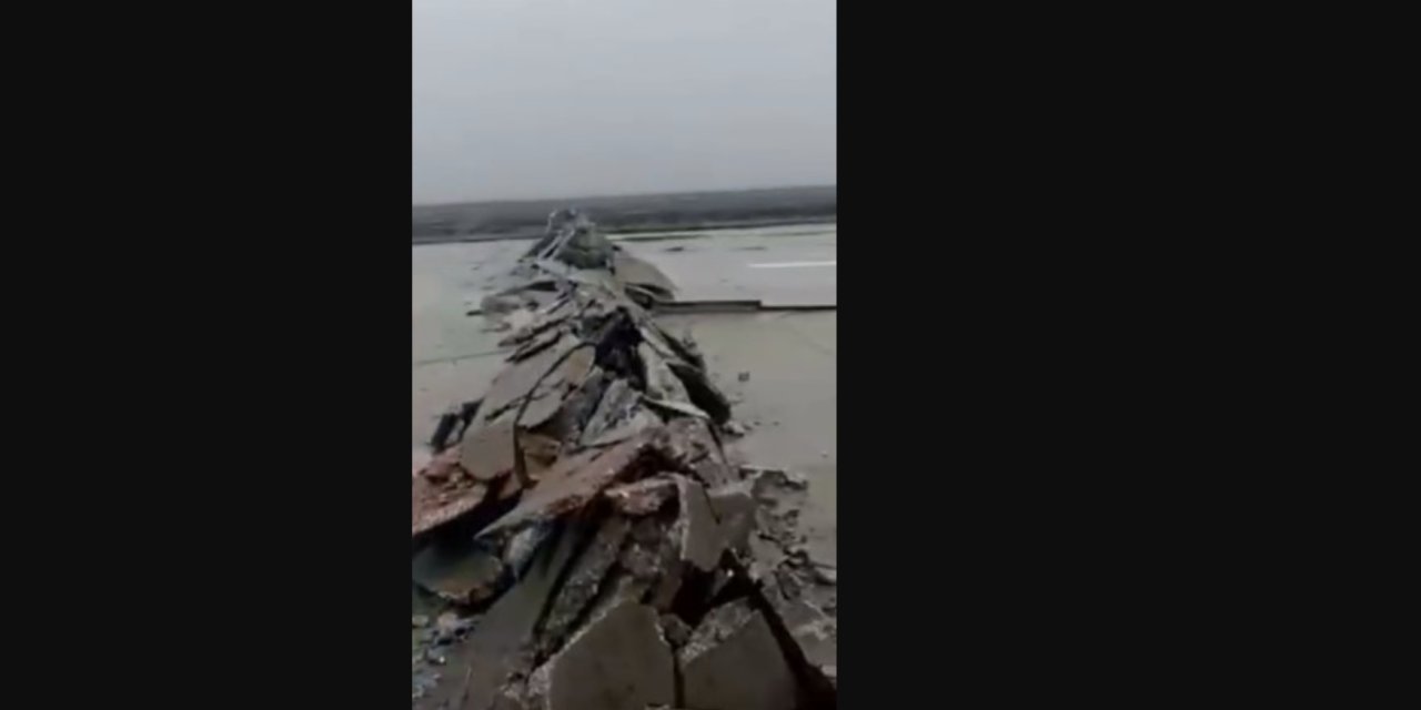 Deprem yolları da vurdu, büyük göçükler oluştu