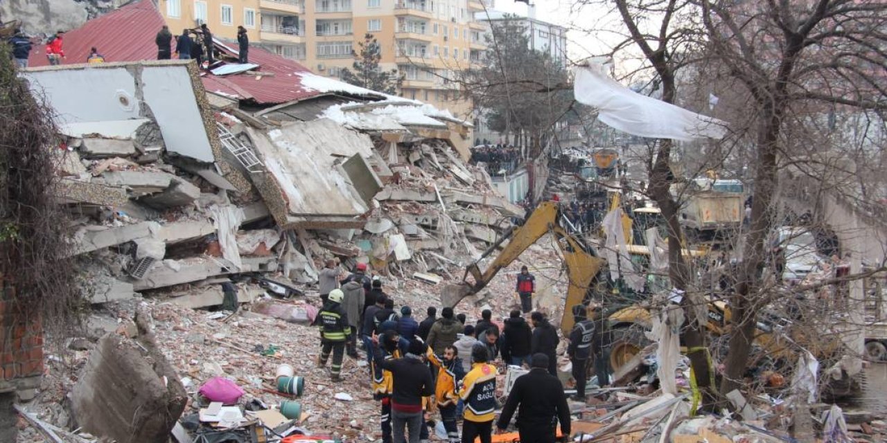 AFAD: Jandarma, deprem bölgesinden ayrılmak isteyenler için tahliye alanları oluşturdu