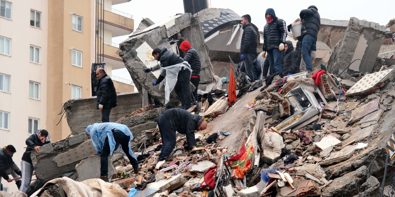 AFAD son deprem verilerini açıkladı: Can kaybı 3 bin 703'e ulaştı