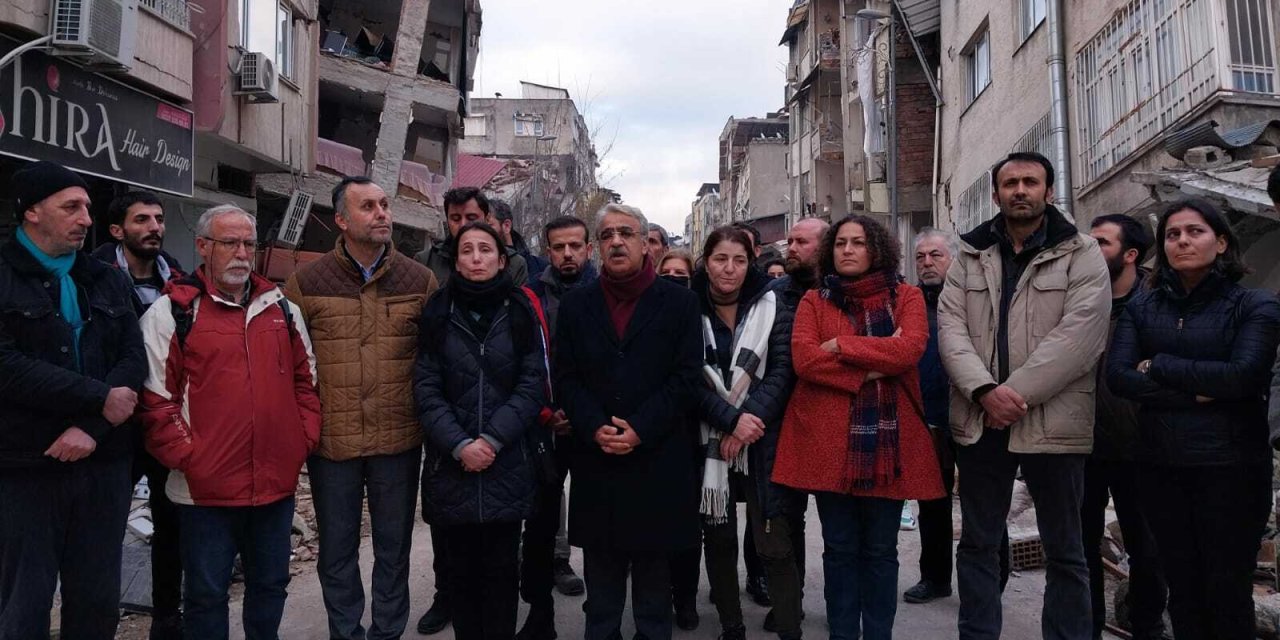 Mithat Sancar Hatay'da deprem bölgesinden açıklama yaptı: 'Devlet ve iktidar yok burada'
