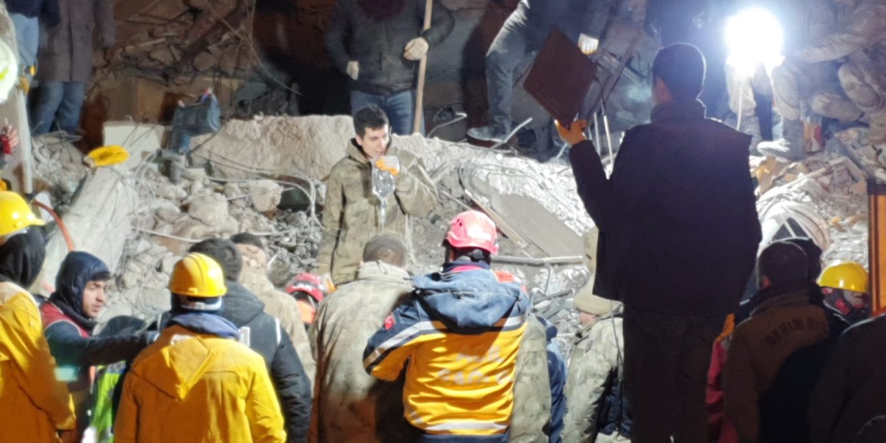 Yazgül Çaçan, depremden 72 saat sonra enkazdan çıkarıldı