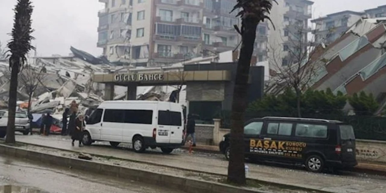 Yıkılan sitenin müteahhidinden gazeteciye:  Her yer yıkıldı, benim binam mı mesele, bana binayı soramazsınız..."