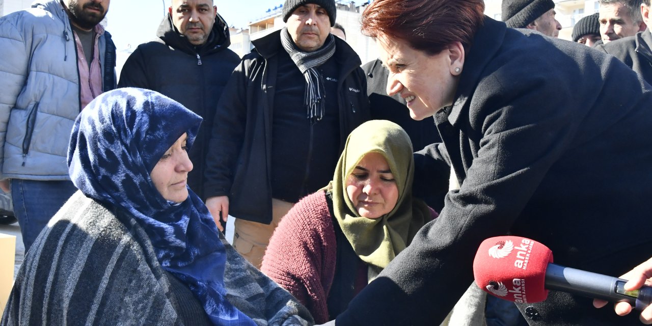 Akşener, bizi unutmayın diyen depremzedeye arama sözü verdi: 'Ne olur bizi unutmasınlar, biz kendi kaderimizle kalacağız'