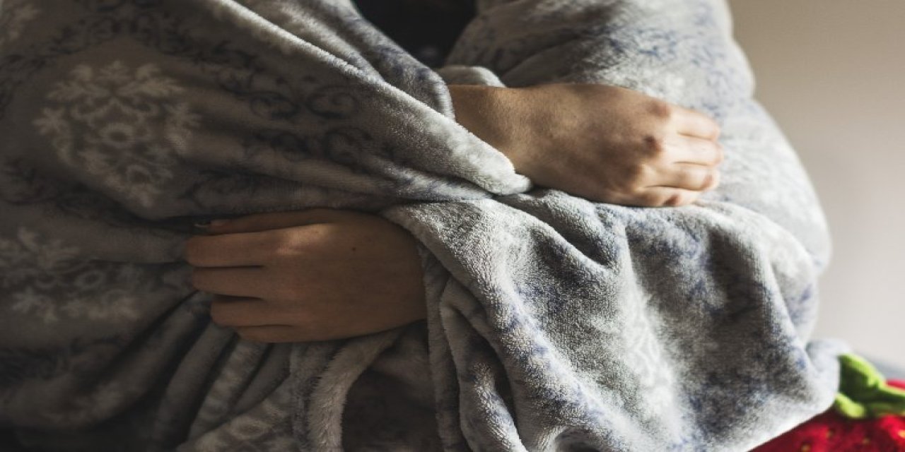 Depremzedelere battaniye gönderme vaadiyle dolandırdı: Tutuklandı