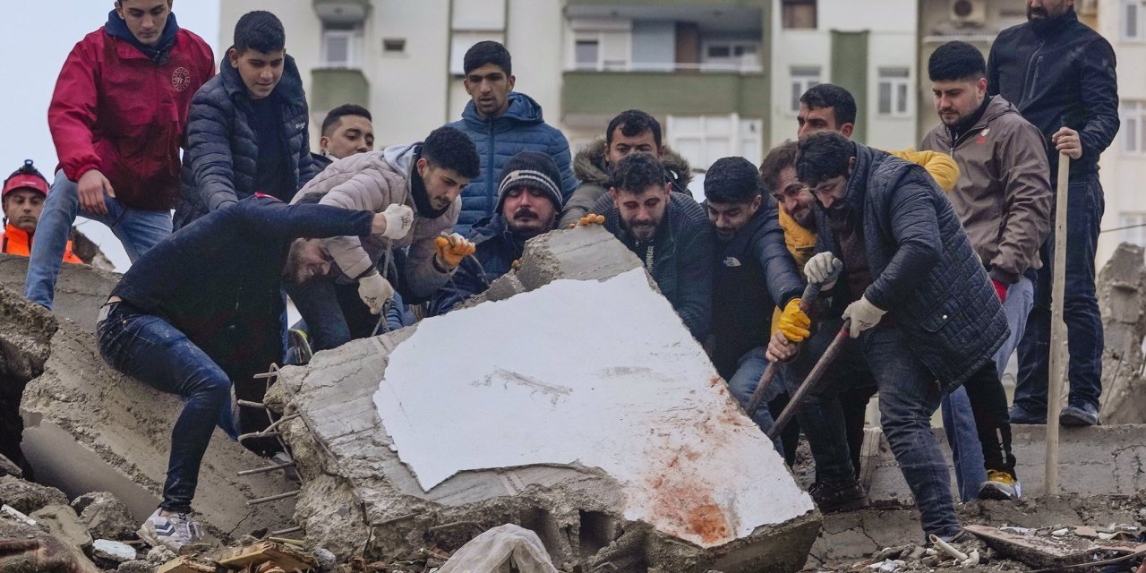 Suriye'de can kaybı 3800'ü aştı: 200 çocuk hayatını kaybetti