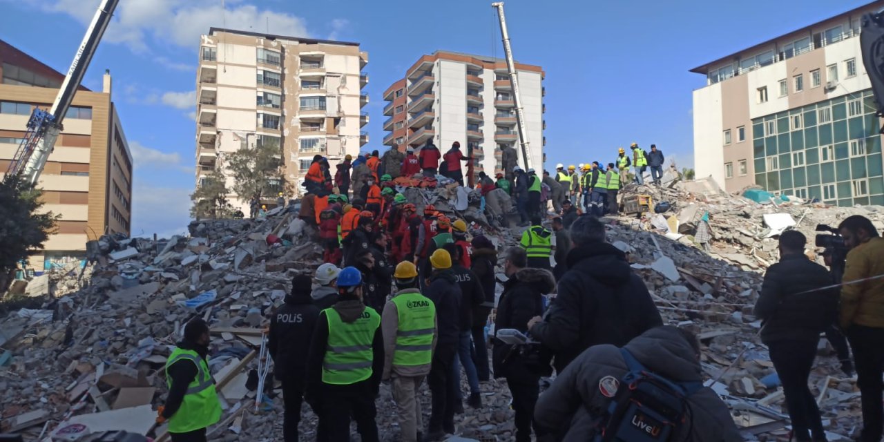 Prof. Dr. Övgün Ahmet Ercan, enkaz altında kurtarılmayı bekleyen kişi sayısını açıkladı