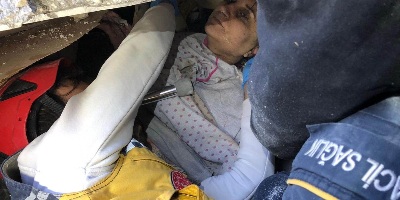 Hatay'da, depremin ardından 108. saatte enkazdan kurtarıldı: Eşim yaşıyor mu, yaşamıyorsa benim yaşamamın anlamı yok