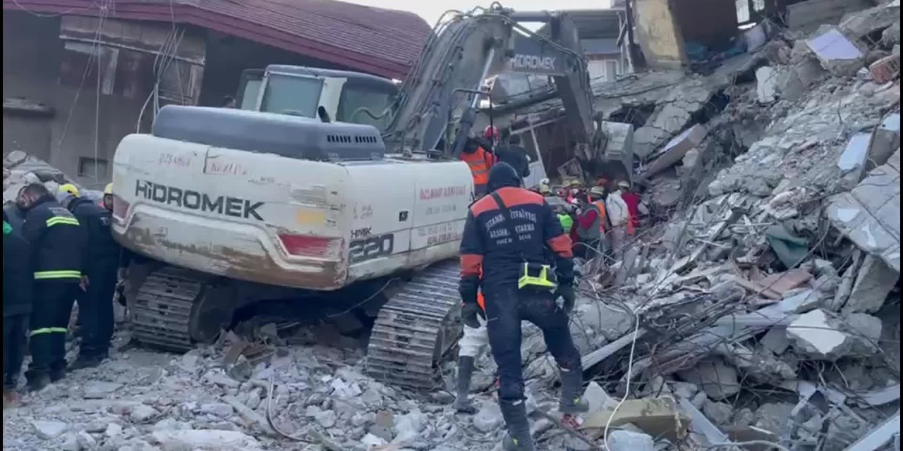 Demirtaş'tan deprem paylaşımı: 'Asıl sorumlular kim?' diye sorup devlet görevlilerini saydı