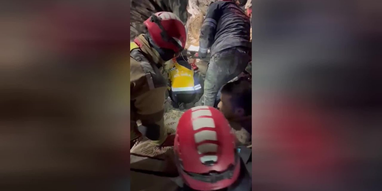 Hatay'daki enkazdan çıkarıldı: 'Depremin 111. saatindeki mucizenin adı 8 yaşındaki Fatma oldu'