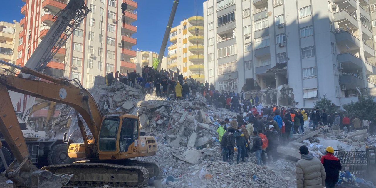 Adana'da 70 kişinin öldüğü apartmanın müteahhidi Kıbrıs'ta yakalandı