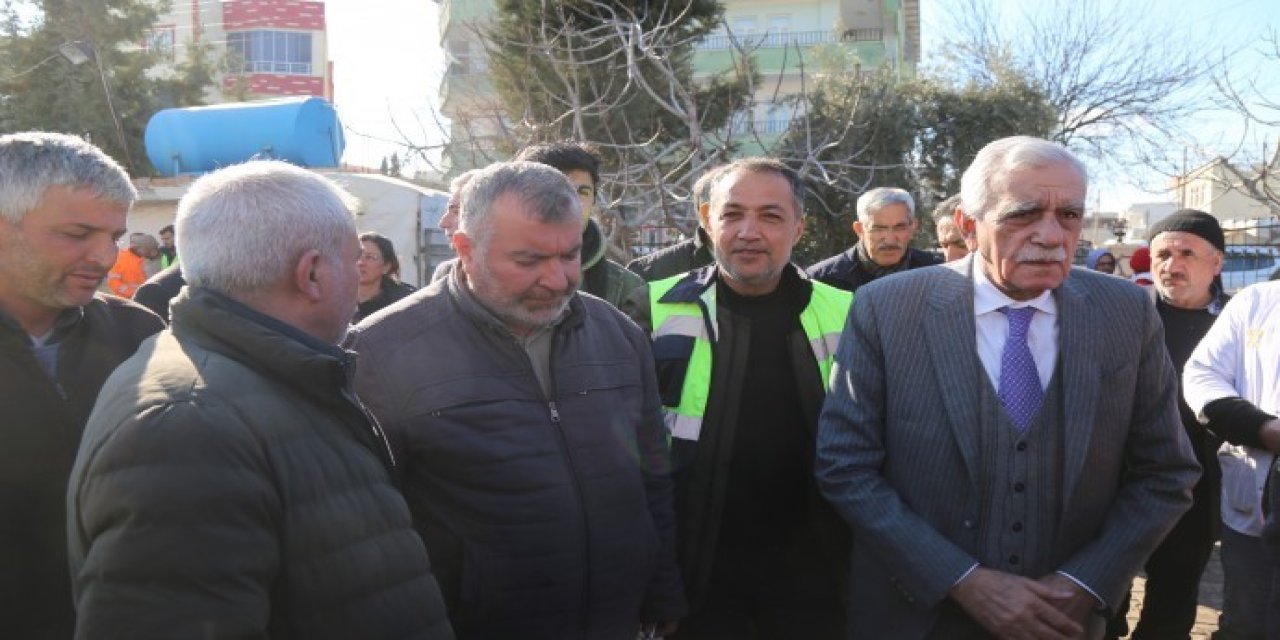 Depremde 17 akrabasını kaybeden Ahmet Türk: "Bugün devlet diye bir şey yok"