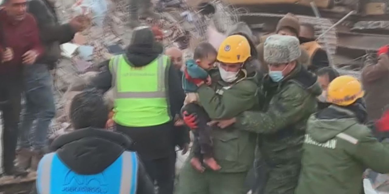 Enkazdan 159 saat sonra çıkarıldı: 3 yaşındaki Yavuz mucizenin adı oldu