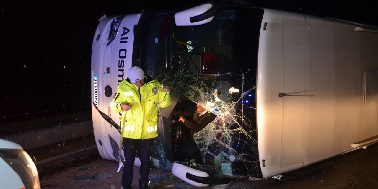 Kastamonu'nda yolcu otobüsü devrildi: 30 yaralı