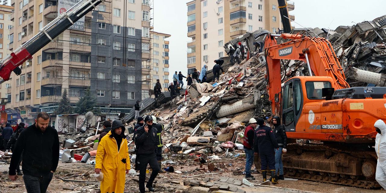 Gaziantep'te yıkılan binanın şantiye şefine gözaltı