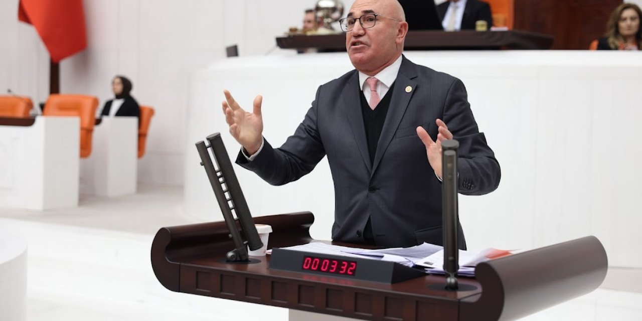 Mahmut Tanal'dan iktidara: 'Hâlâ enkaz altından çıkarılmayan vatandaşlarımız var. Bu neyin kahkahası? Bu neyin sevinci?'