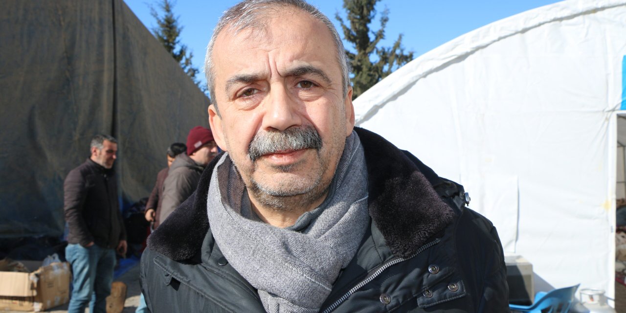 Sırrı Süreyya Önder: 'Çadır konusunda kırıcı bir cümle kullanmadan konuşabilmek çok zor'