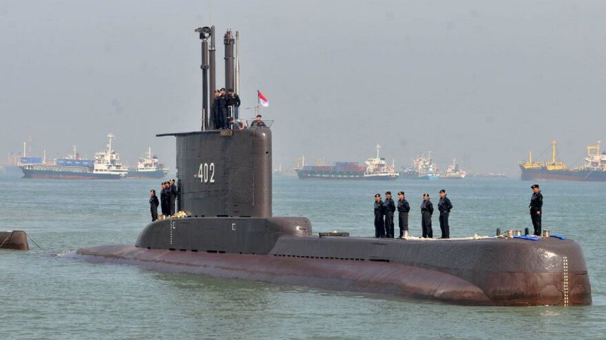 53 kişiye mezar olan denizaltının enkazına ulaşıldı