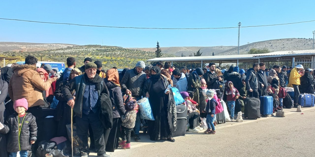Türkiye'deki yüzlerce Suriyeli deprem sonrası Suriye’ye gitti