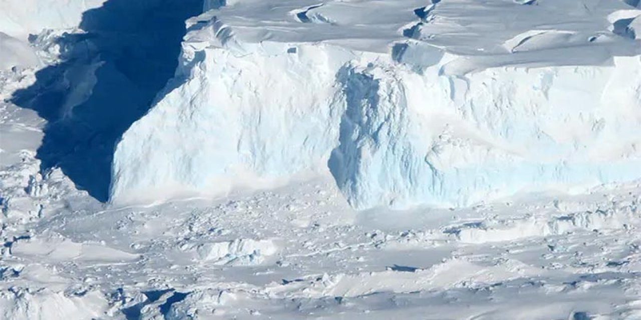 Antarktika'da Florida büyüklüğündeki 'Kıyamet Günü Buzulu' alarm veriyor: Yılda 30 metre eriyor