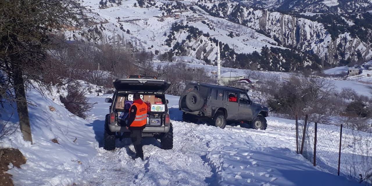 Depremde kırsal bölgenin imdadına off-road'çular yetişti