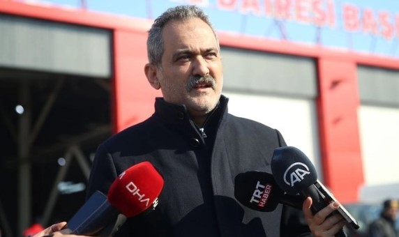 Bakan Özer açıkladı: Deprem bölgesinde okullar kademeli olarak açılıyor