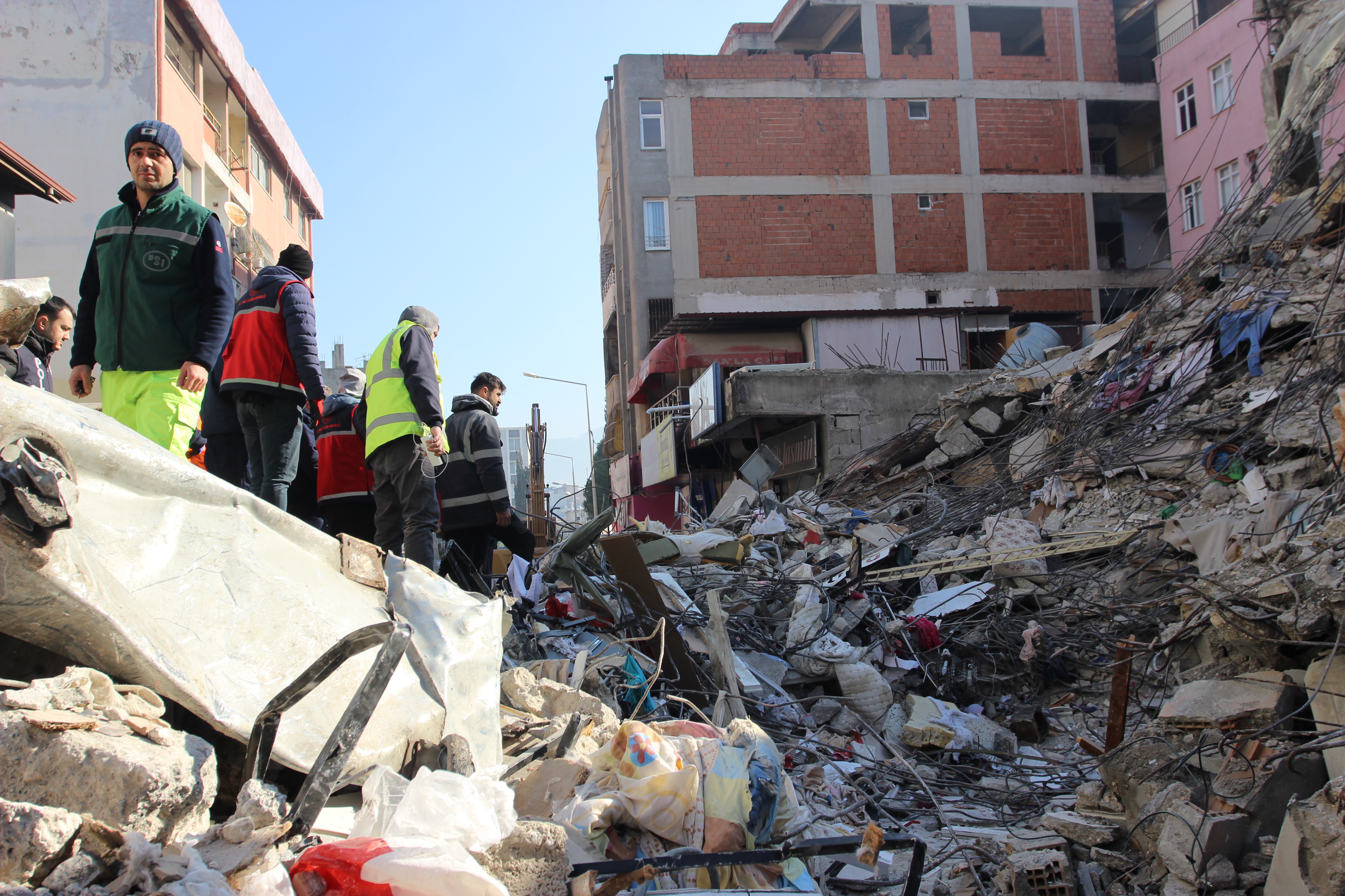Depremde hayatını kaybedenlerin sayısı 41 bini geçti