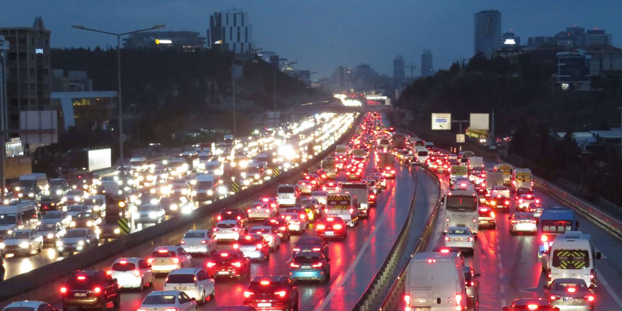 İstanbul trafiği okullar açılınca 'normale' döndü