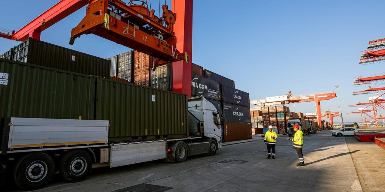 Deprem yardımı: NATO Türkiye'ye bin konteyner gönderiyor