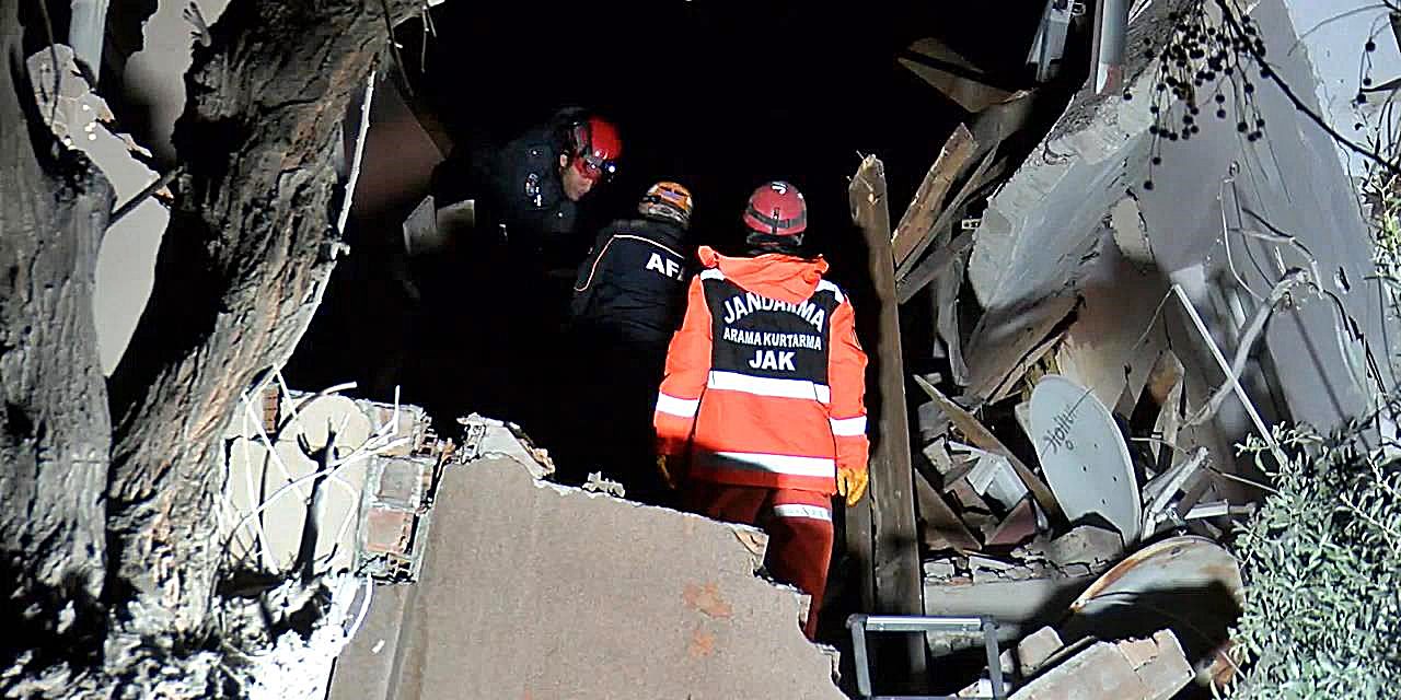 Milli Savunma Bakanı Hulusi Akar: Depremde 100 silah ve mesai arkadaşımızı kaybettik