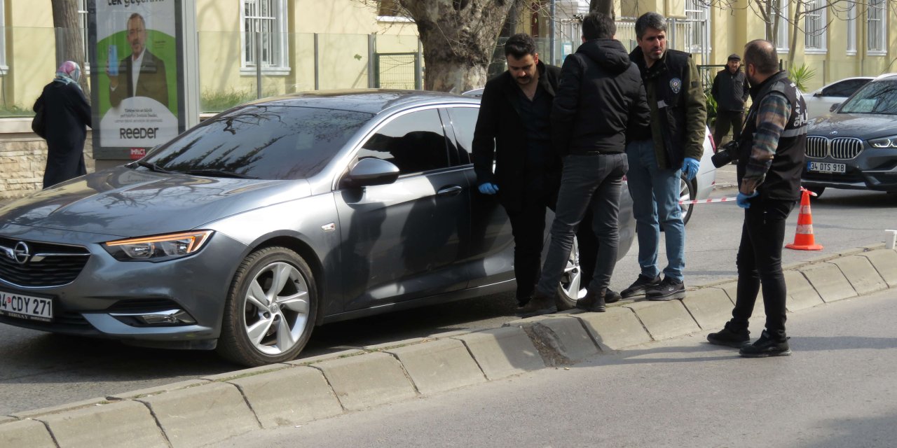 Üsküdar'da trafik ışıklarında otomobile silahlı saldırı