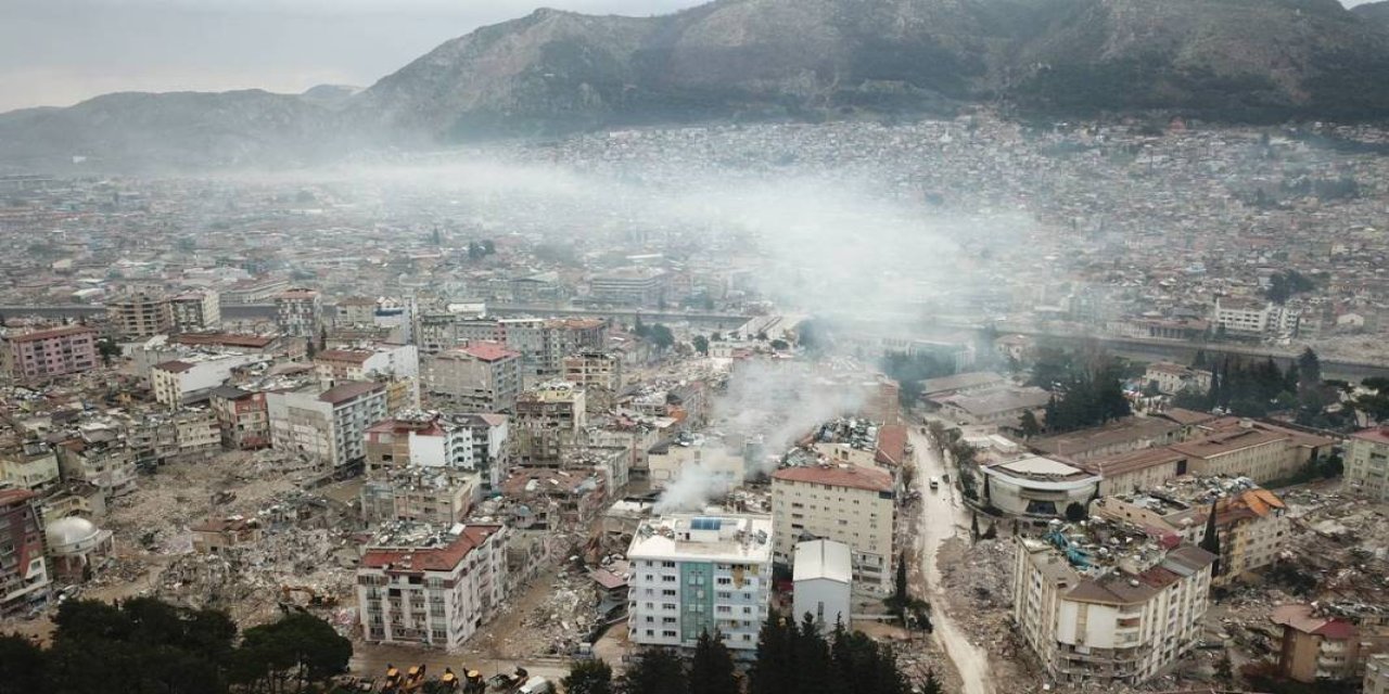 Gazeteci Hasan Sivri'ye deprem görüntüleri nedeniyle 'yanıltıcı bilgi' davası