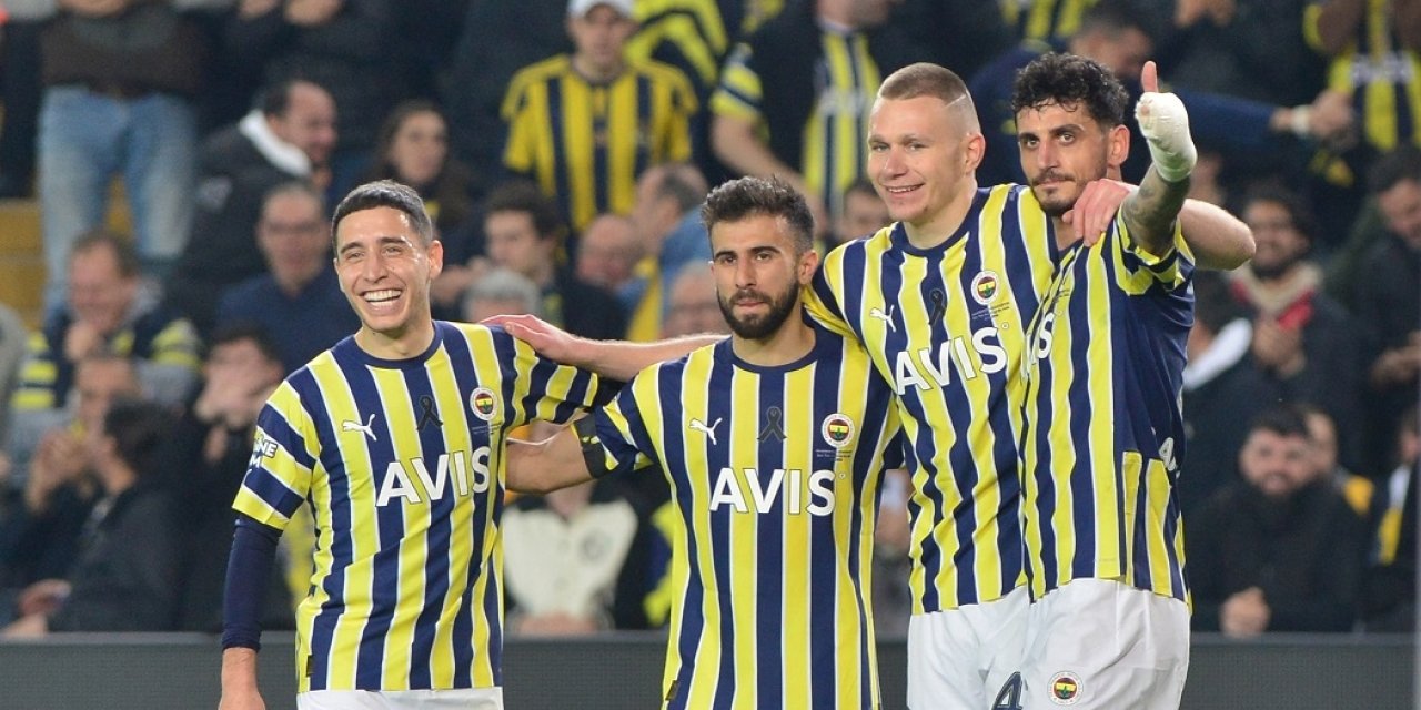 beIN Sports Fenerbahçe taraftarı 'Hükümet istifa' sloganları atarken yayının sesini kıstı