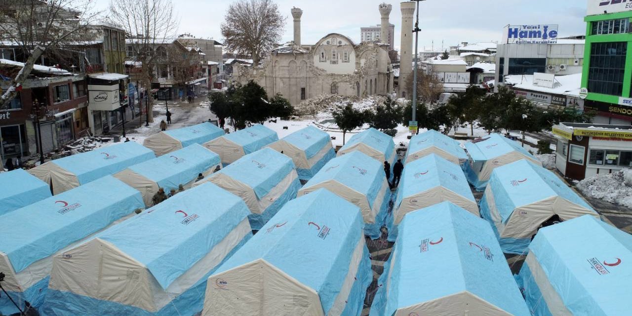 AHBAP, 'Kızılay'ın çadır satışını'  doğruladı:  Sözleşmesini yaptık 2050 çadırı deprem bölgesine gönderdik