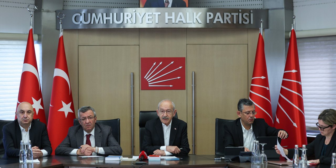 CHP grubu toplandı: Kılıçdaroğlu'na aday görüşmeleri için tam yetki