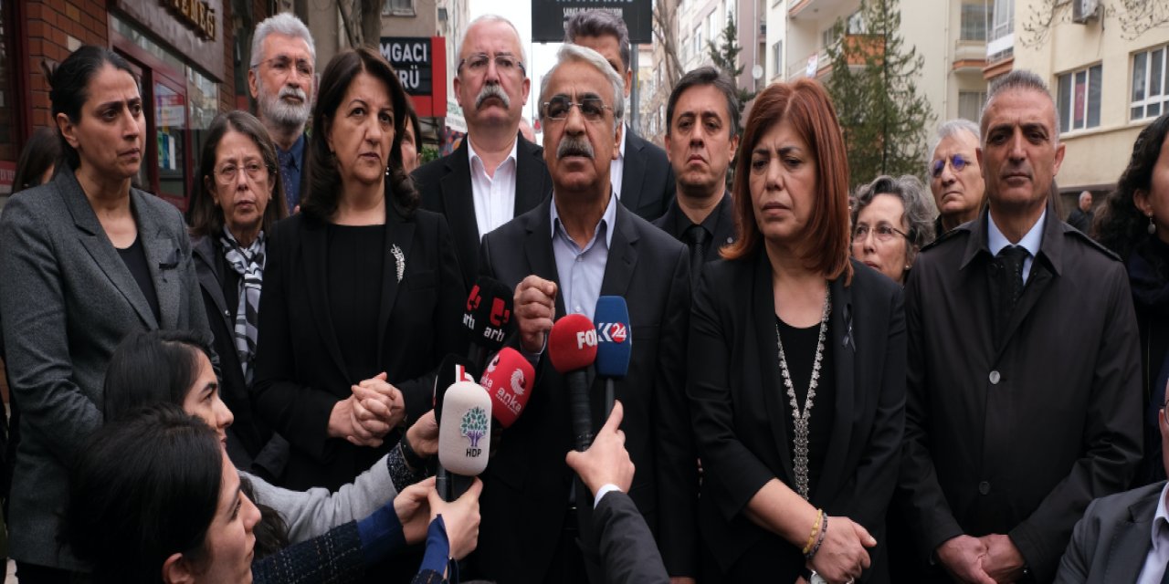 HDP Eş Genel Başkanları Kızılay'ın önünde: İstifa edin