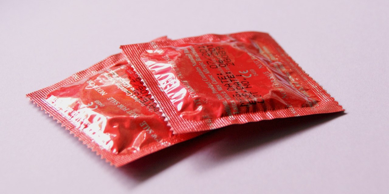 Seks sırasında prezervatifi habersiz çıkaran iki erkeğe 'tecavüz' suçlaması