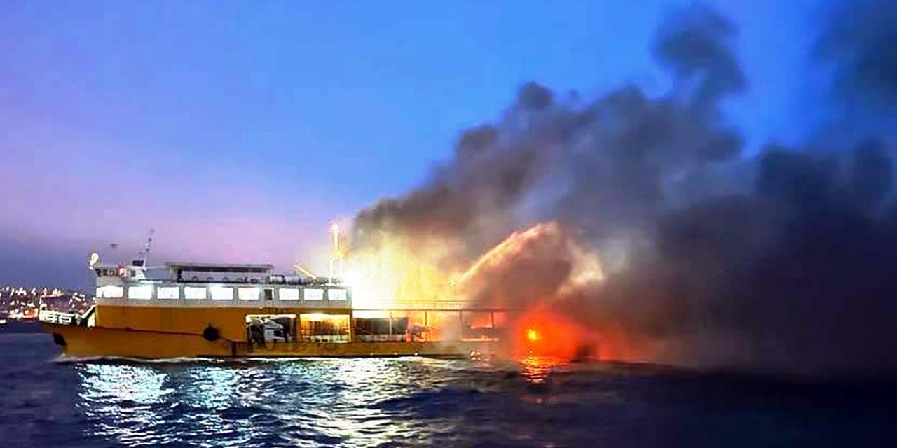 Marmara Denizi'nde feribot yangını: Yolcular tehlike atlattı