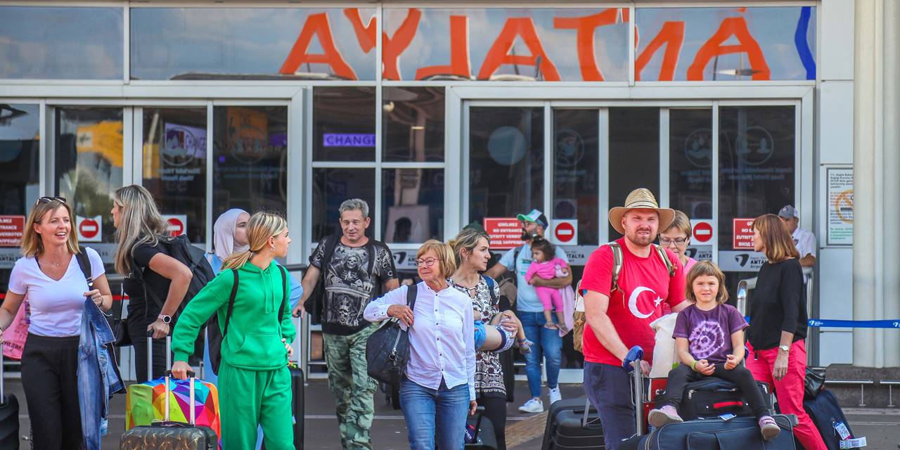 Antalya 'en iyi başlangıcı' yaptı, iki ayda yarım milyon turist geldi