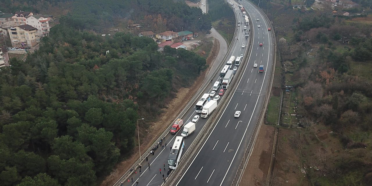 TEM'de 23 araç zincirlemeye kazaya karışı: 11 kişi yaralandı