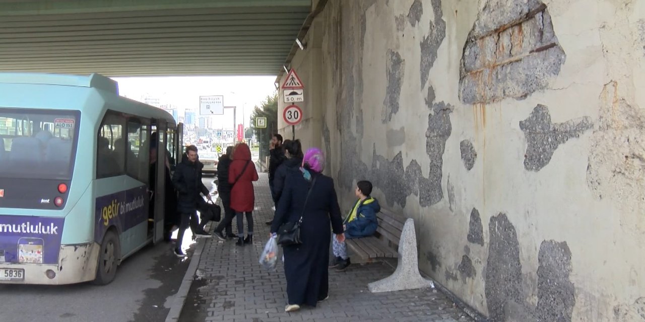 Betonunda midye kabukları ortaya çıkan köprü tedirgin etti