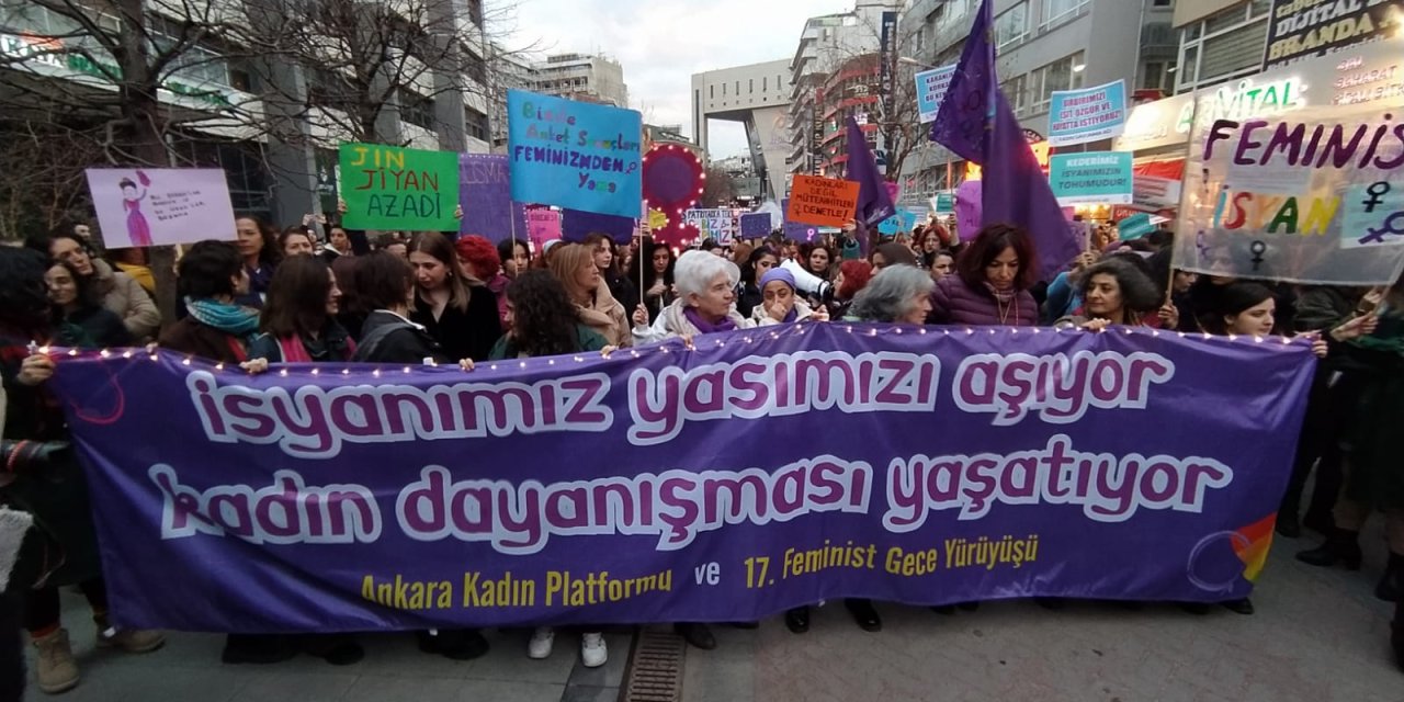 Ankara'da yüzlerce kadın 8 Mart için buluştu: 'Çadırda sokakta evde kadınlar hep birlikte'