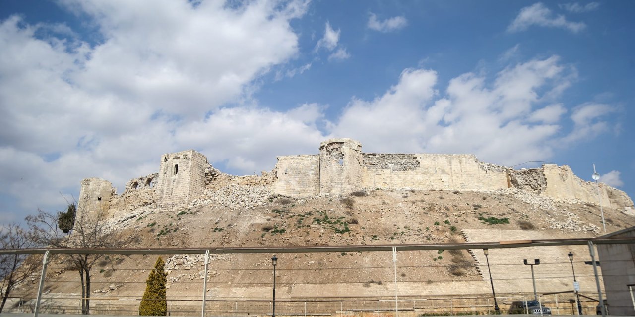 Depremde hasar gören Gaziantep Kalesi’ne yanlış restorasyon mu uygulandı?