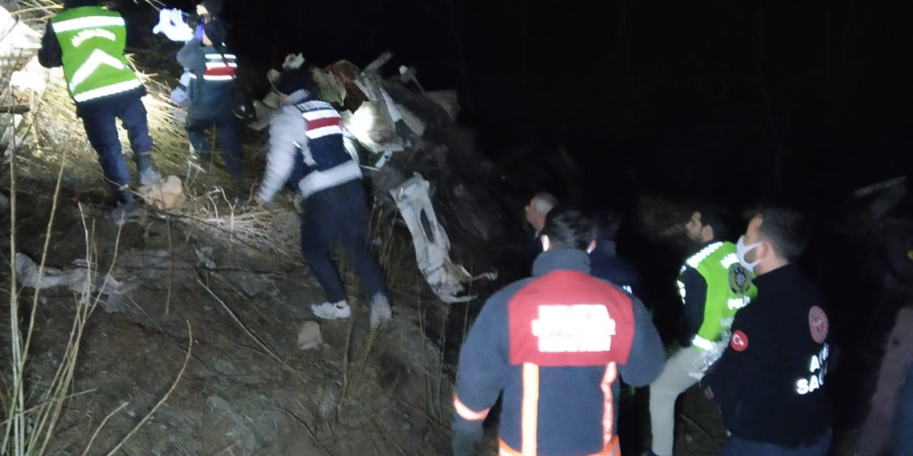 Malatya'da kayısı yüklü kamyon şarampole devrildi: 7 ölü
