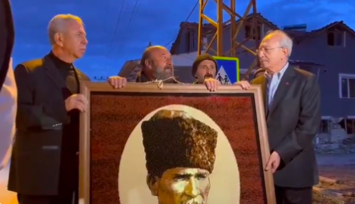 Çankaya'ya asılacak... Depremzede, kurtardığı Atatürk tablosunu Kılıçdaroğlu'na hediye etti