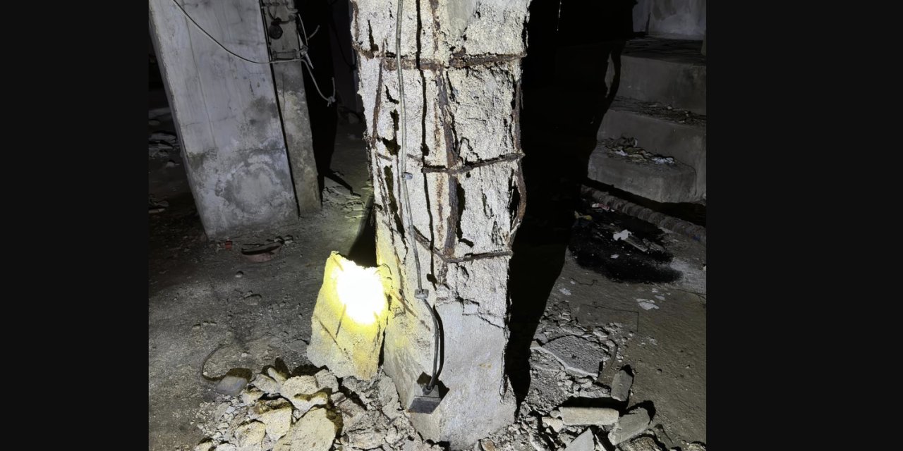 Bakırköy'deki büyük pasajın kolonları esnafı korkuttu...